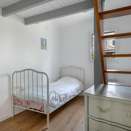 Maison Pour 8 Personnes A 300 M De La *